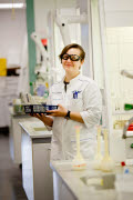 Kokkola employee in laboratory